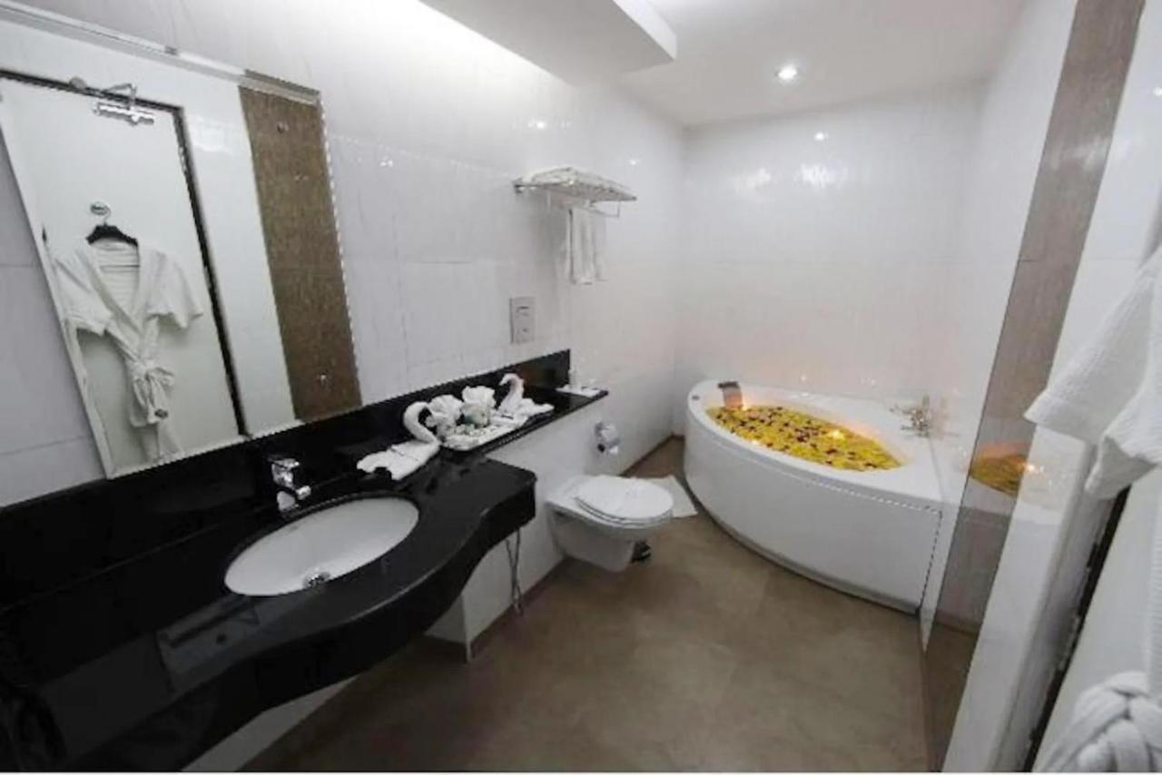 Fabhotel White Dammar Thiruvananthapuram Ngoại thất bức ảnh